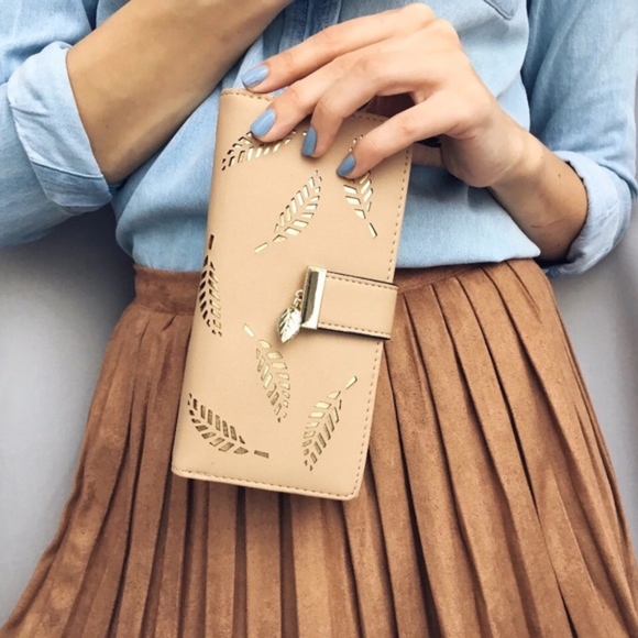 "Love Don't Pay the Bills, Hunty" - Picture 5 of 7